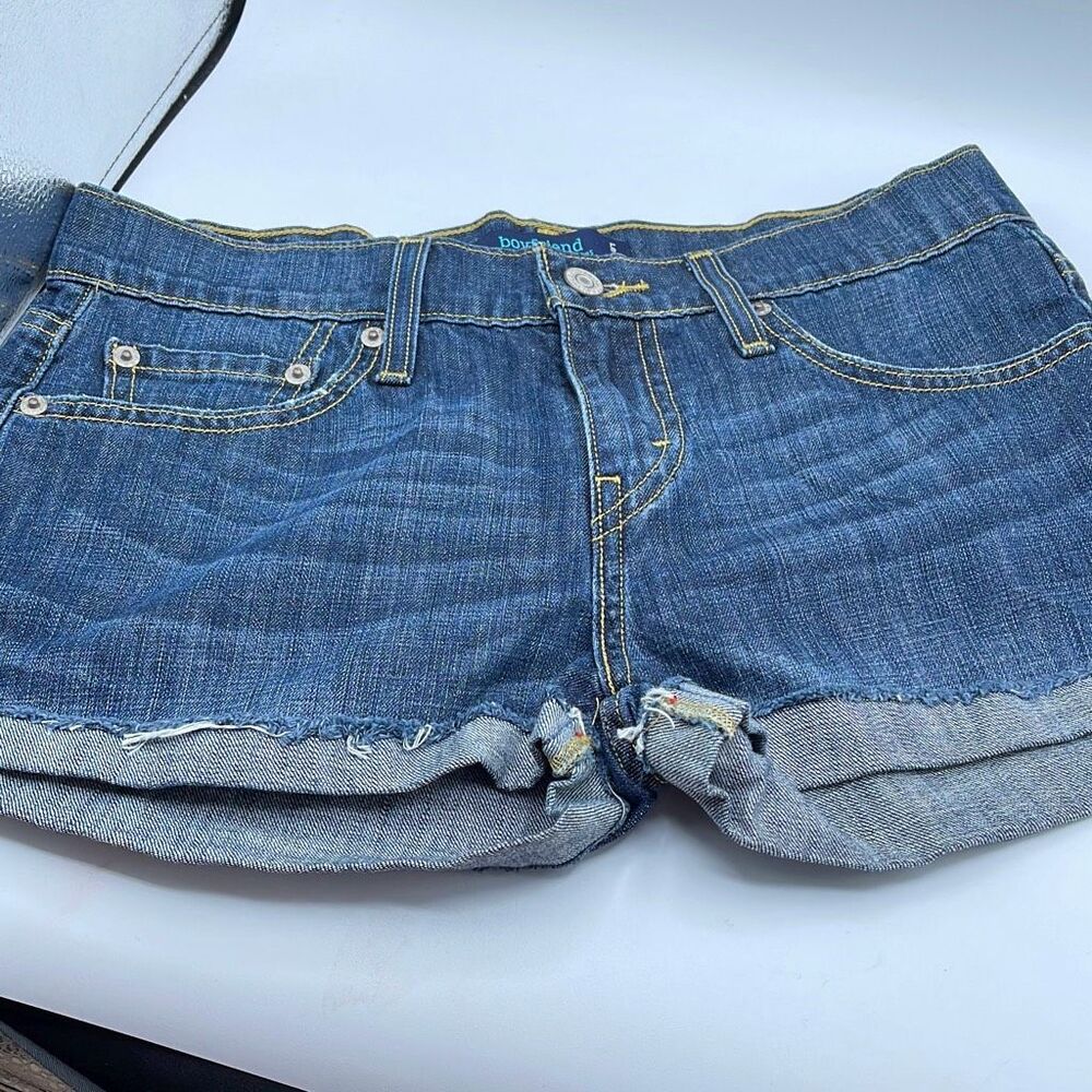 Levi’s size 1 boyfriend 513 denim shorts .